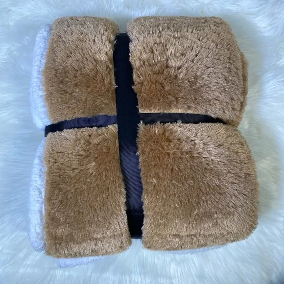 ✨SALE✨Brown Sugar Micromink Sherpa Throw - Picture 2 of 3